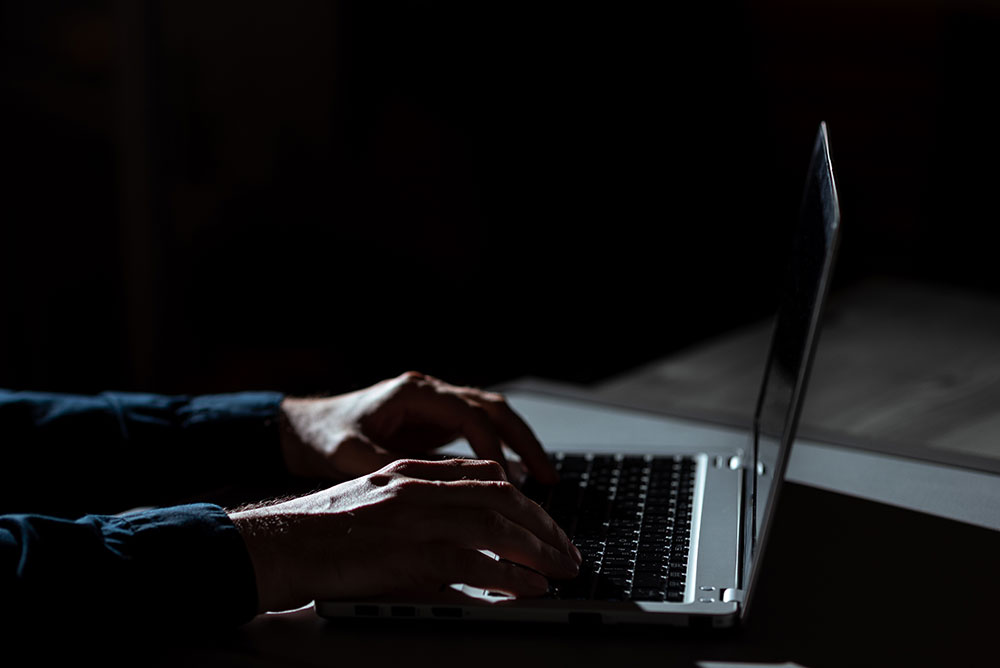 Read more about the article Father threatens former employer with data leak
